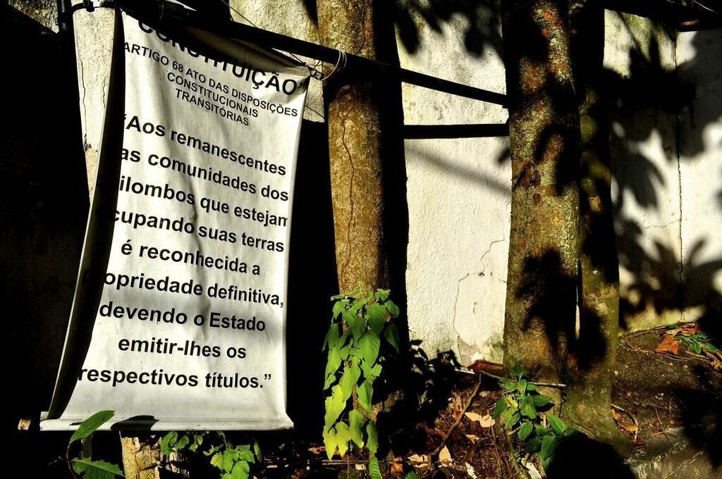 <div class="feature-caption"><em>A sign in at the entrance to Sacopã announces the community's quilombo status. (Carolina Ramirez/The Huffington Post)</em></div>