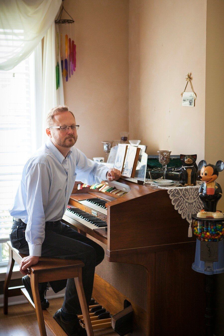 Auburn University Professor Paul Hard, in his home in Montgomery. (Photo by Cary Norton)