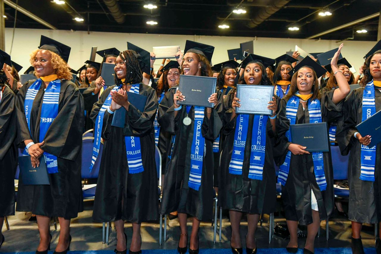 <div class="feature-caption"><em>Graduates of Spelman College's class of 2015. (Photo: Spelman College)</em></div>