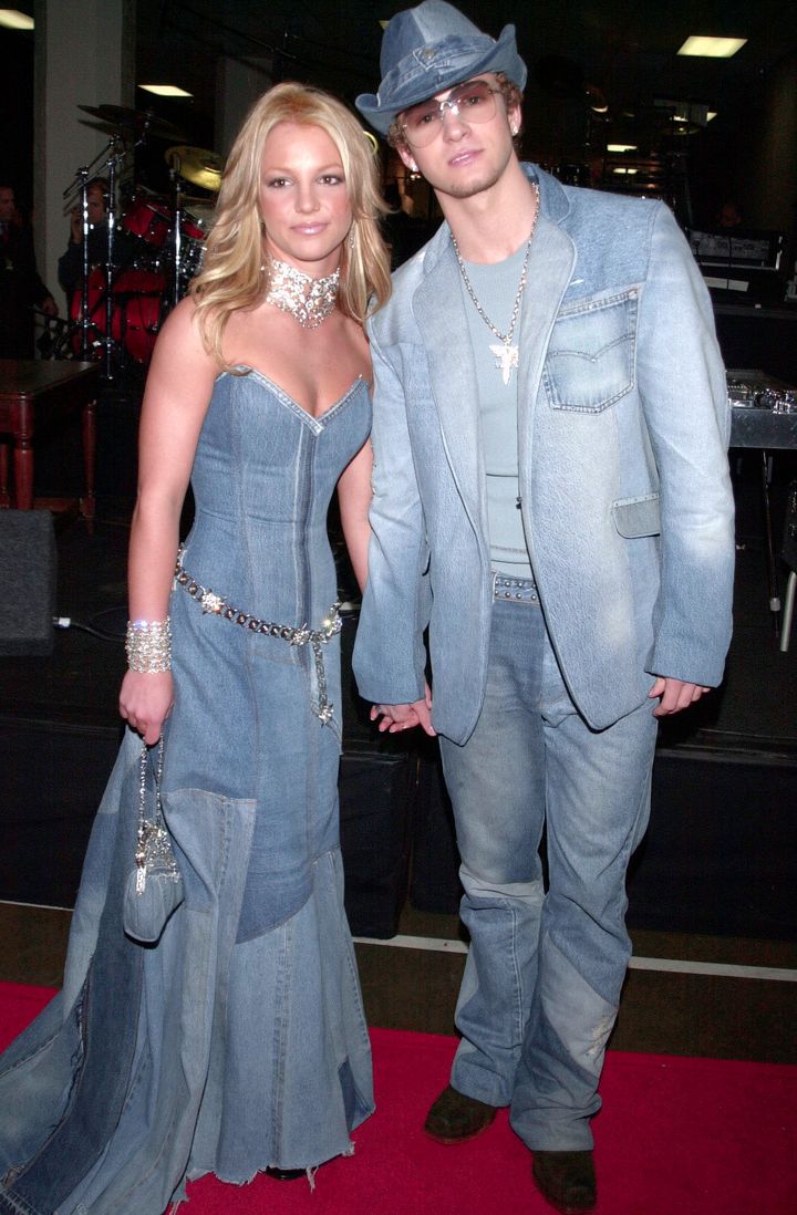 The former teen stars made one of their most infamous red carpet appearances at the AMAs in 2001