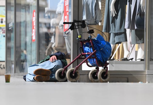 Αστεγος στη Φρανκφούρτη Photo: Arne Dedert/dpa (Photo by Arne Dedert/picture alliance via Getty Images)