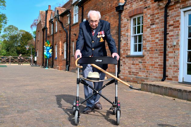 Tom Moore a fêté ses 100 ans le 30 avril 2020.