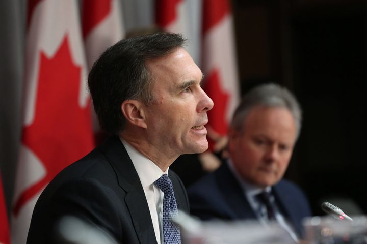 Le ministre fédéral des Finances Bill Morneau dans une conférence de presse avec le gouverneur de la Banque du Canada, Stephen Poloz, le 18 mars dernier.