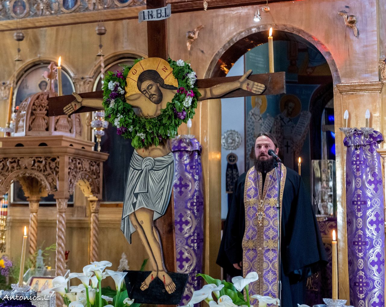 ΑΛΙΒΕΡΙ, ΕΥΒΟΙΑ - Η αποκαθήλωση χωρίς την παρουσία πιστών στην εκκλησία του Αγιου Δημητρίου στο χωριό Αγιος Ιωάννης