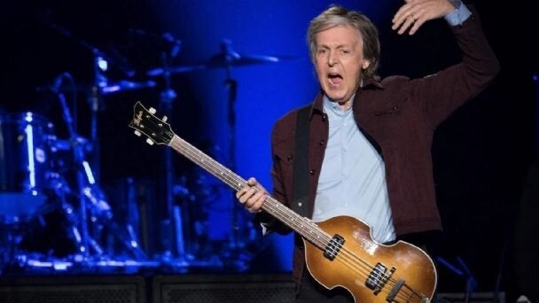 Paul McCartney durante un concierto.