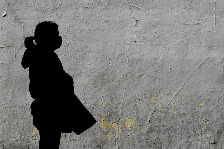 Un mujer con una mascarilla en Madrid.