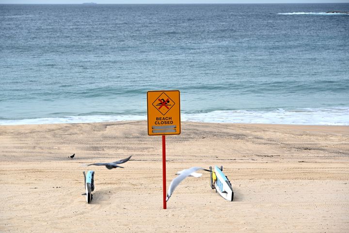 An empty Coogee beach is seen during a lock down in Sydney on April 16, 2020. - All beaches remained closed as Australia brushed aside calls for an easing of tough restrictions on travel and public gatherings despite their success in curbing the spread of COVID-19. 