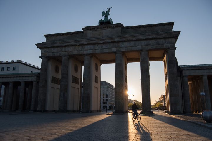 20 April 2020, Η Πύλη του Βρανδεμβούργου - Βερολίνο. Η πύλη είναι άρρηκτα συνδεδεμένη με πολλά σημαντικά γεγονότα της ιστορίας της Γερμανίας, αλλά και της παγκόσμιας ιστορίας, ιδιαίτερα του 20ού αιώνα.Photo by Jörg Carstensen/picture alliance via Getty Images)