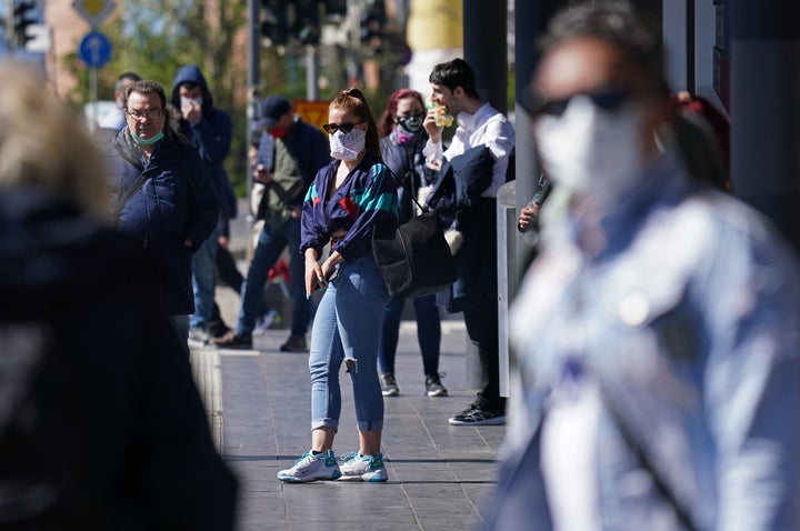 Έντονη αντιπαράθεση, ακόμη και στο εσωτερικό του Χριστιανοδημοκρατικού Κόμματος (CDU) προκαλεί η επαναλειτουργία των καταστημάτων σήμερα, Δευτέρα.