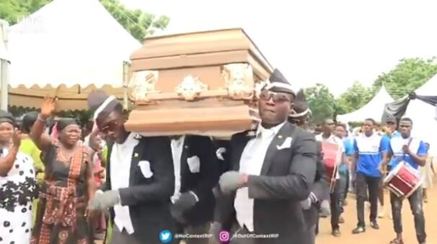 Coffin Dance L Origine Du Meme Des Porteurs De Cercueil Expliquee Le Huffpost Coffin Dance L Origine Du Meme Des Porteurs De Cercueil Expliquee Le Huffpost
