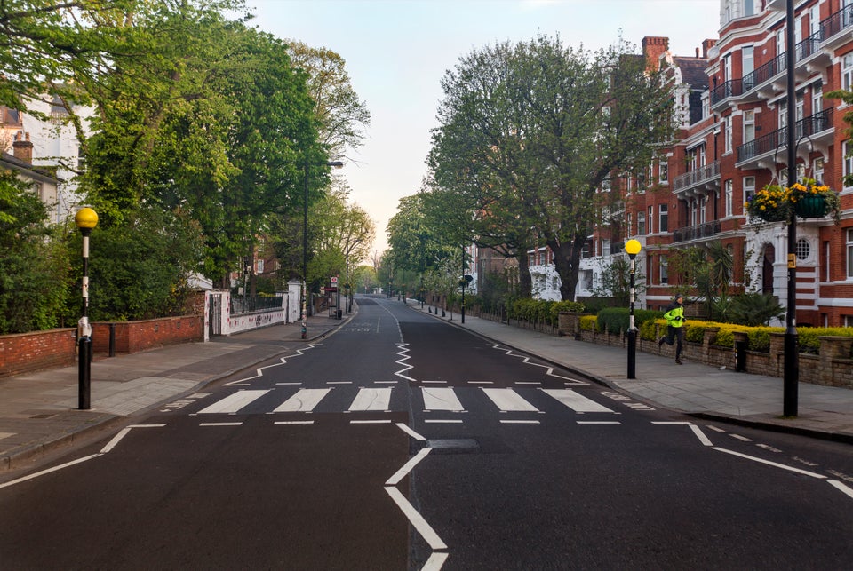 36 Eerie Photos Of Empty Places Around The World During Social ...