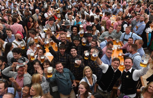 Coronavirus La Fete De La Biere De Munich Annulee Cette Annee Le Huffpost