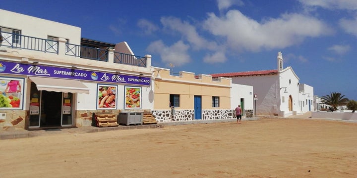 Supermercado en Caleta del Sebo, en La Graciosa.