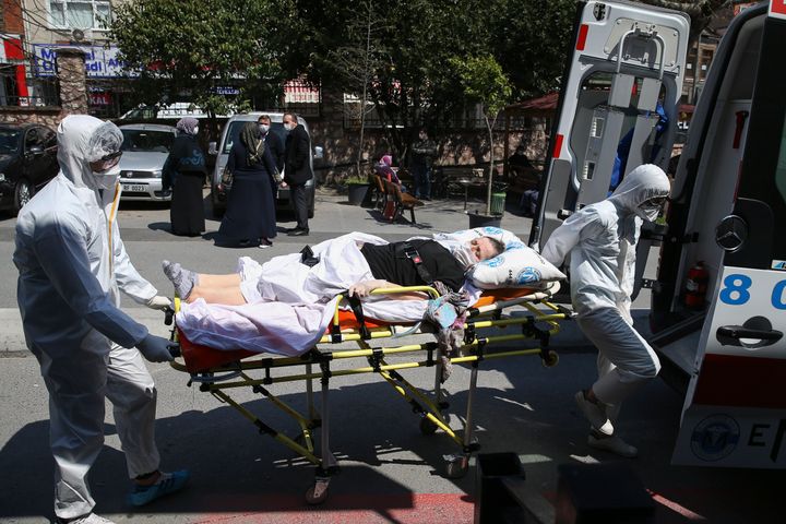 Διακομιδή ασθενούς σε νοσοκομείο της Κνσταντινούπολης (12 Απριλίου) 