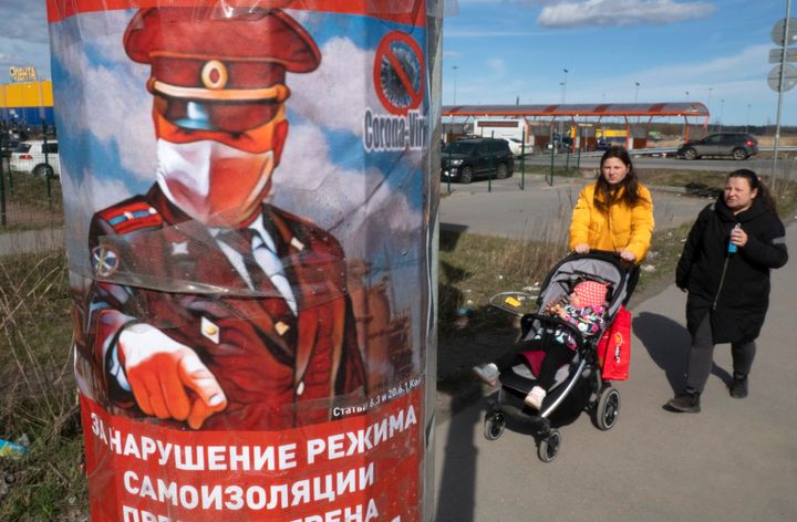 Αφίσα με προειδοποίηση για όσους παραβιάζουν τα μέτρα κοινωνικής αποστασιοποίησης (Ρωσία, 21 Απριλίου)