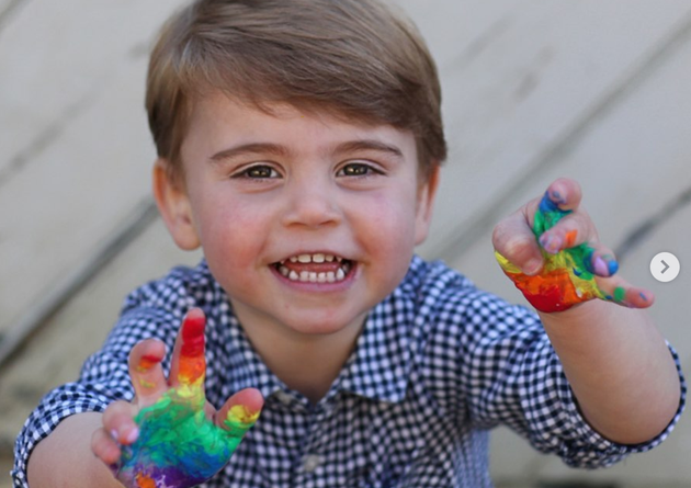 Kate Et William Devoilent Des Photos De Leur Fils Louis Pour Son Anniversaire Le Huffpost Kate Et William Devoilent Des Photos De Leur Fils Louis Pour Son Anniversaire Le Huffpost