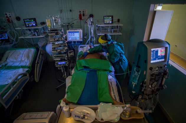 Ο κορονοϊός προκαλεί ξαφνικά εγκεφαλικά σε 30αρηδες και 40αρηδες, σύμφωνα με