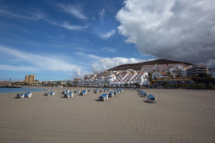 Una playa de Tenerife, desierta tras decretarse el estado de alarma. 