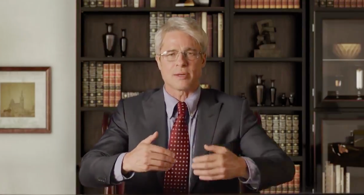 Brad Pitt caracterizado como Anthony Fauci.