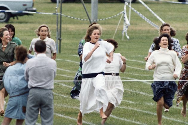 ダイアナ妃が運動会で走る様子　1989年