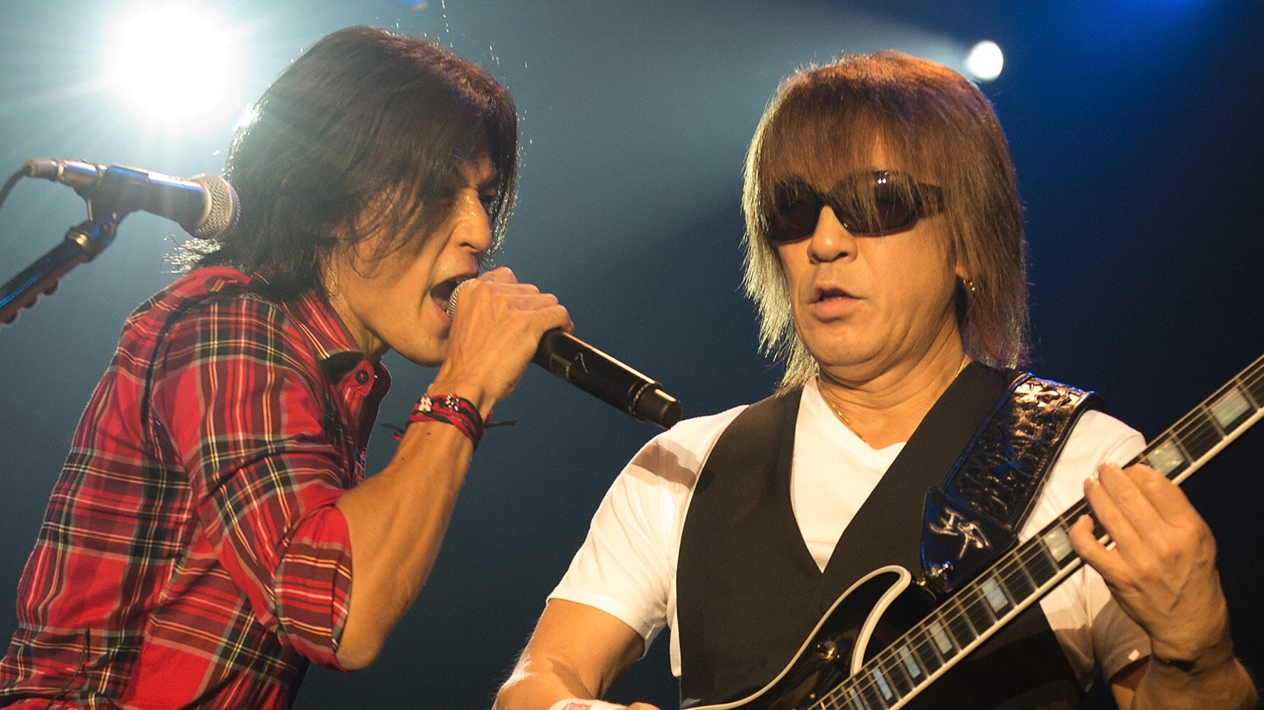 B Zが Home の Home バージョンを公開 それぞれの自宅からオンラインでセッション ハフポスト B Zが Home の Home バージョンを公開 それぞれの自宅からオンラインでセッション ハフポスト