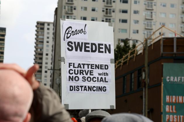 Η Σουηδία λέει ότι το πείραμα με την ανοσία της αγέλης πέτυχε, όμως οι αριθμοί άλλα