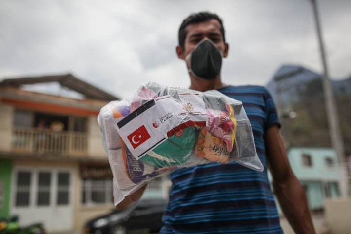 Τουρκική ανθρωπιστική βοήθεια και στην Κολομβία (Photo by Juancho Torres/Anadolu Agency via Getty Images)