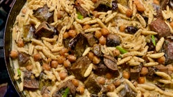 Cavatelli con garbanzos, berenjenas y hongos