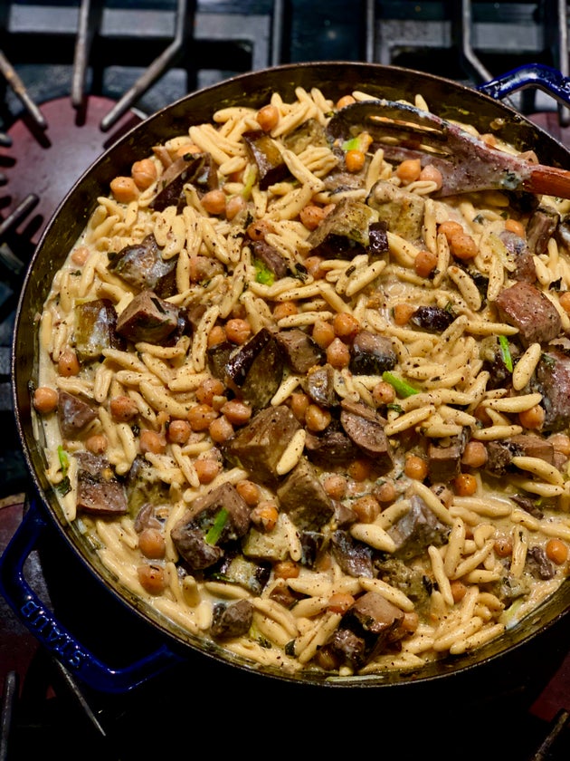 Cavatelli con garbanzos, berenjenas y hongos