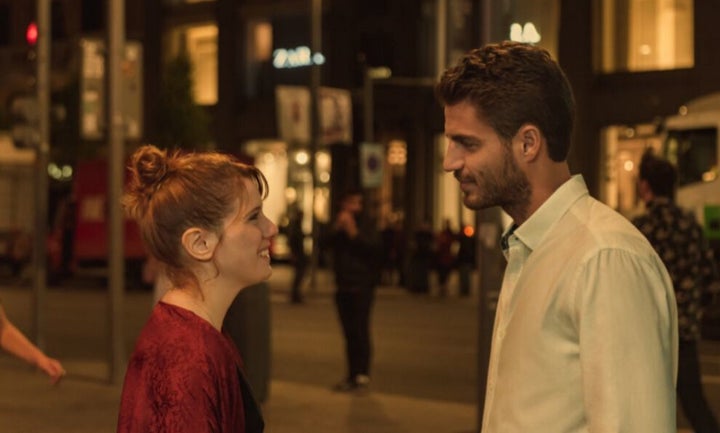 Diana Gómez y Maxi Iglesias en 'Valeria'.