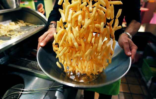 ベルギー、フライドポテトをもっと食べるよう国民に求める。「週に一度では足りません」【新型コロナ】