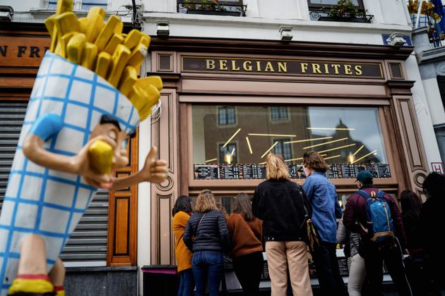 ベルギー、フライドポテトをもっと食べるよう国民に求める。「週に一度では足りません」【新型コロナ】