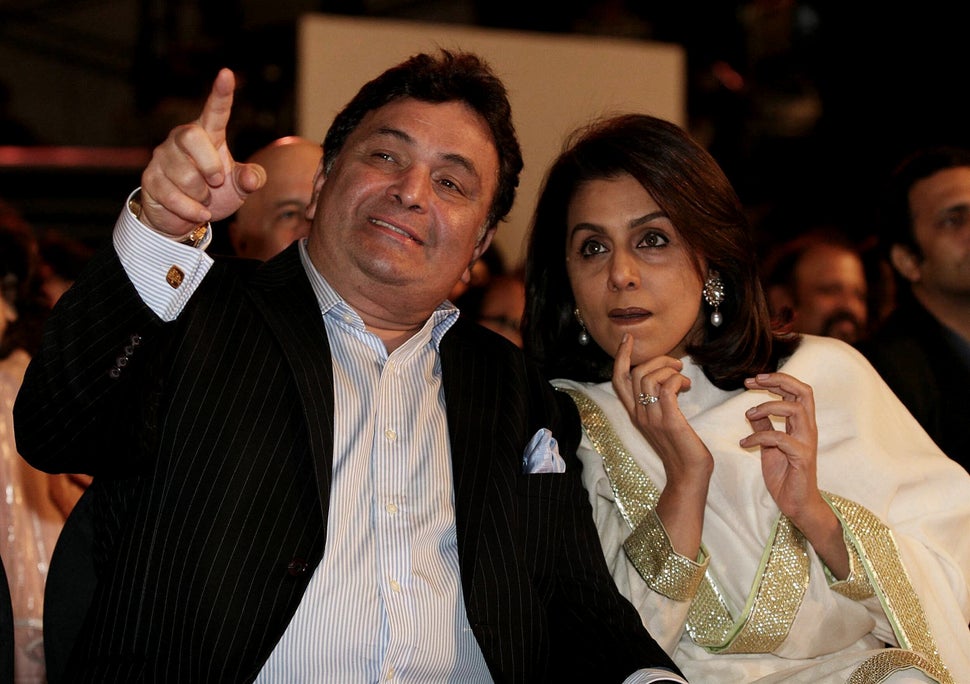 Indian Bollywood film actor Rishi Kapoor with his wife Neetu Singh attends the Stardust Awards in Mumbai late on January 17, 2010. AFP PHOTO/STR (Photo credit should read STR/AFP via Getty Images)