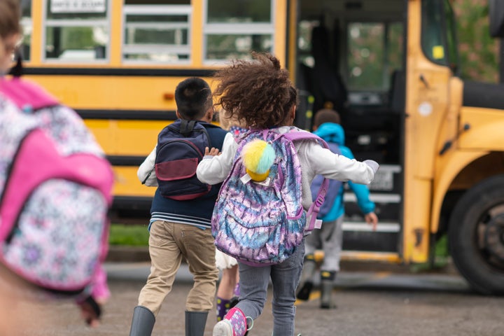 Les écoles primaires et les services de garde rouvriront le 11 mai au Québec, à l'exception de la grande région de Montréal, où la réouverture est prévue pour le 19 mai.