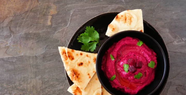 Con un poco de remolacha, tendrás un hummus más bonito y con mejor sabor.