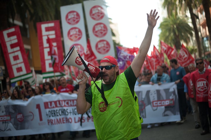 Un manifestante durante la manifestación del Día del Trabajador.