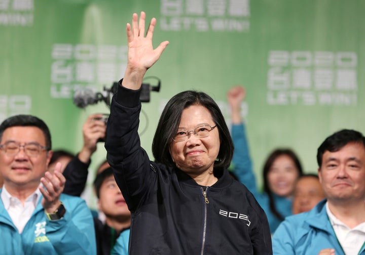 La présidente taïwanaise Tsai Ing-wen célèbre sa victoire avec ses partisans à Taipei, le 11 janvier 2020. Taïwan a su freiner la pandémie de coronavirus, malgré sa proximité avec la Chine.