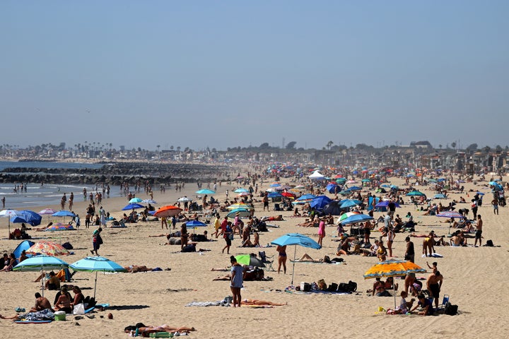 Crowds filled beaches in Newport Beach, California, last weekend as temperatures rose in Southern California. Many California counties have closed beach access.