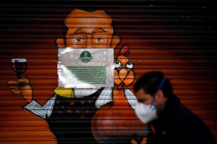 Un restaurante de Madrid cerrado durante la pandemia de coronavirus