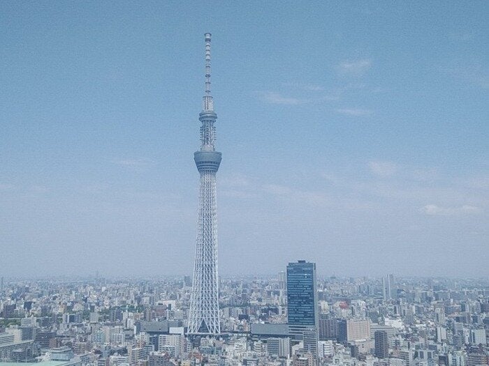 東京都墨田区から見た 東京スカイツリー(1日11時前の様子)