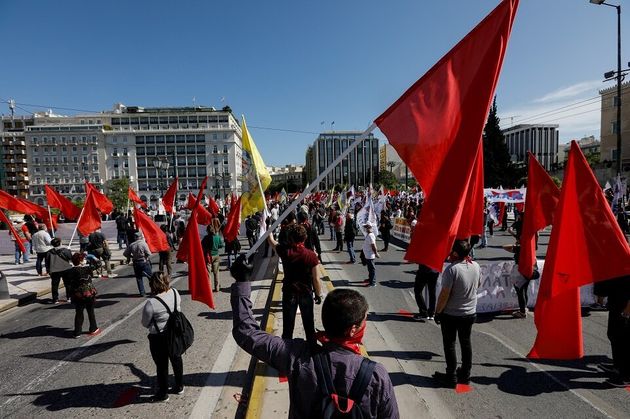 Στην Πλατεία Συντάγματος,...