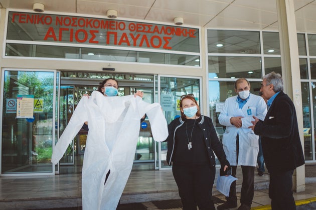 Παραδόθηκαν στα νοσοκομεία «Γ. Γεννηματάς – Ο Άγιος Δημήτριος» και «Άγιος Παύλος», ως ελάχιστη ένδειξη ευγνωμοσύνης στους ανθρώπους, που βρίσκονται στην πρώτη γραμμή.