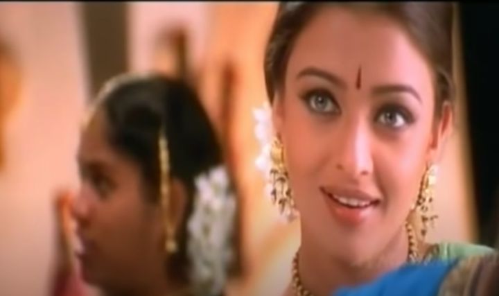 Aishwarya Rai in a screenshot from 'Kandukondain Kandukondain'.