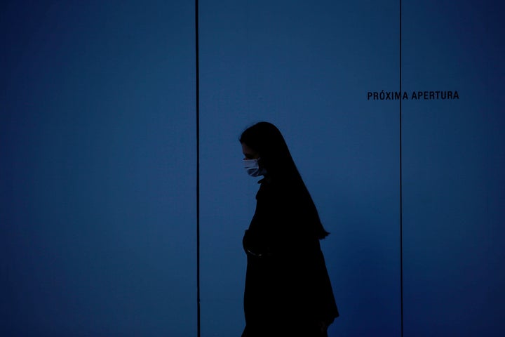 Una mujer en Barcelona durante la pandemia