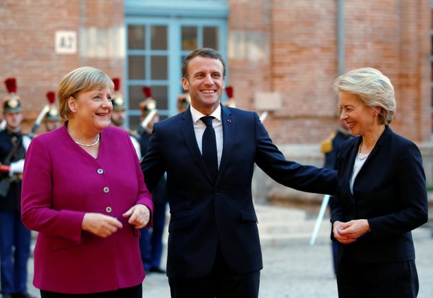 Emmanuel Macron et Angela Merkel ont co-signé une tribune d'Ursula von der Leyen et Charles Michel...