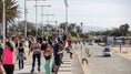Cientos de ‘runners’ y surfistas salen a la calle en el primer día de permiso para hacer