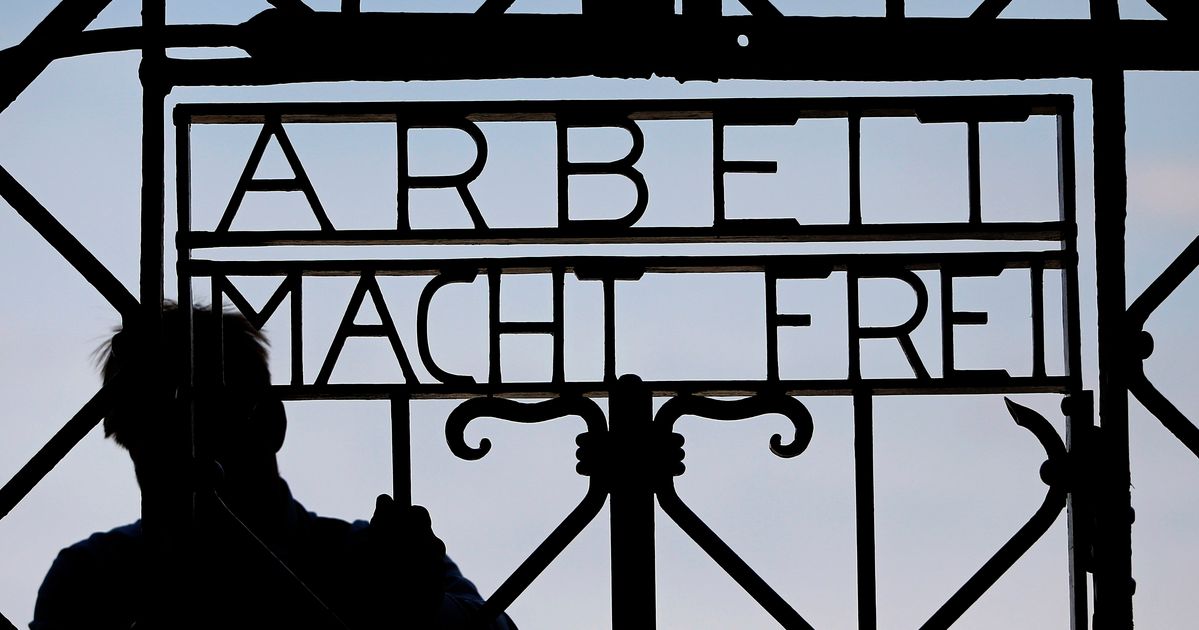 П кулями. Arbeit macht frei плакат. Арбайт Махт Фрай. Arbeit macht frei футболка. Arbeit macht frei тату эскиз.