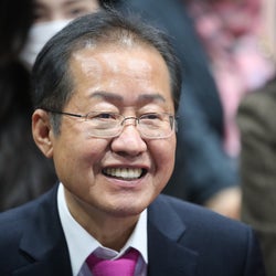 홍준표가 태영호ㆍ지성호의 발언을 감싸며 청와대를