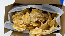 Toda la vida usando pinzas de la ropa y hay una forma mucho mejor de cerrar las cajas de