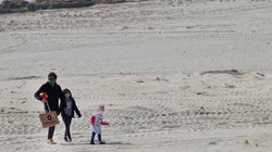 Lo que sí y lo que no puedes hacer en la playa mientras dure el plan de